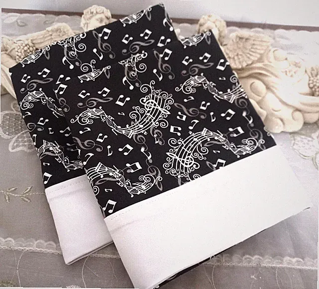 SKR - MUSIC THEMED PILLOWCASES SET/2 BLACK & WHITE MUSIC NOTES - NEW