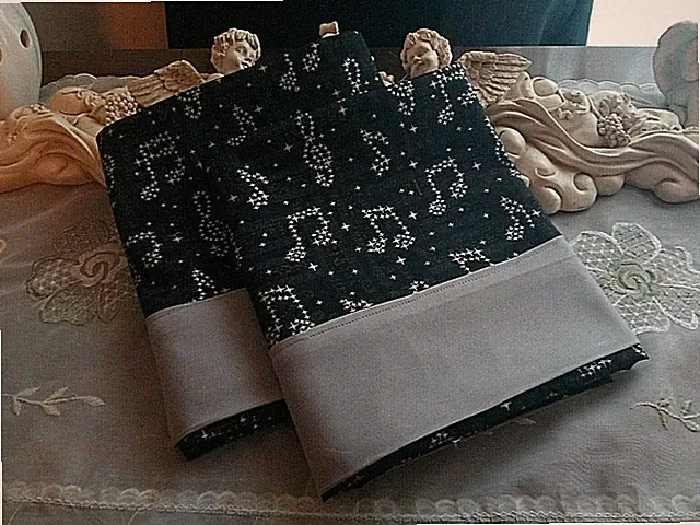 SKR - MUSIC THEMED PILLOWCASES - SET/2 GRAY MUSIC NOTES ON BLACK - BRAND NEW