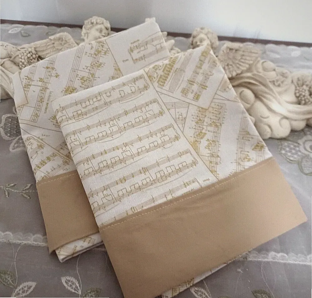 SKR - MUSIC THEMED PILLOWCASES SET/2 TAN MUSIC NOTES & SCALES - BRAND NEW